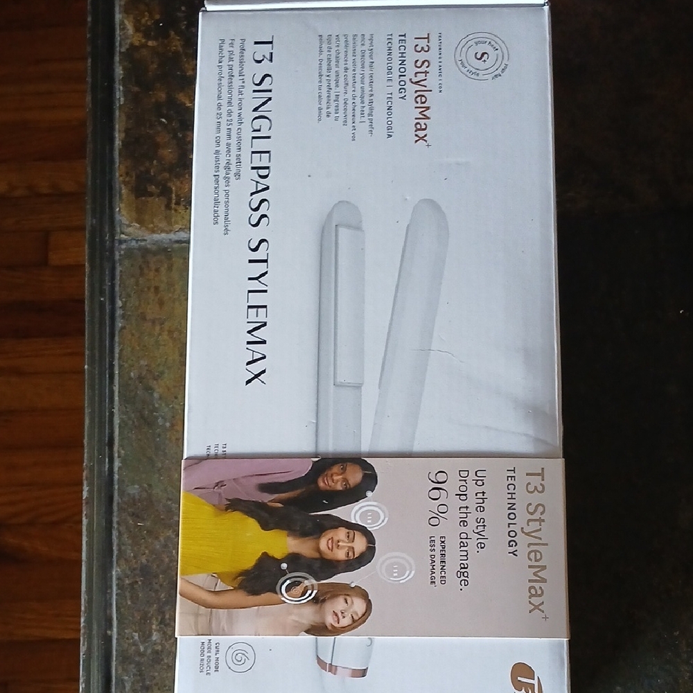T3 White SinglePass StyleMax Flat Iron.    D